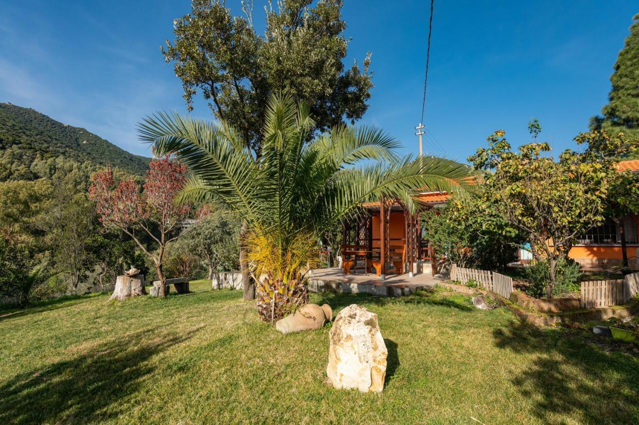 Villa Sureu Solanas  Exteriör bild