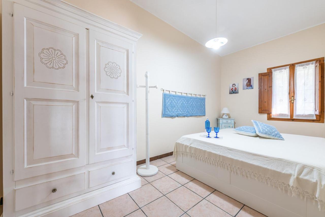 Villa Sureu Solanas  Exteriör bild